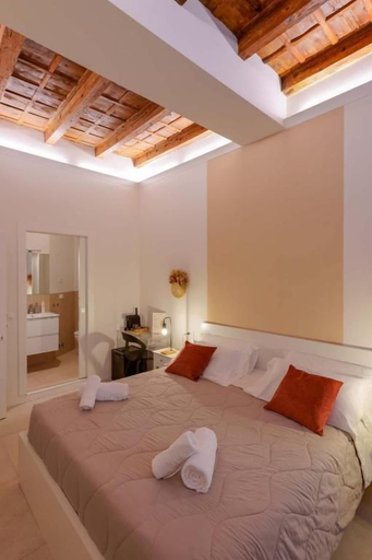 Room 5, Sotto le Torri by Edera Rooms, Bologna