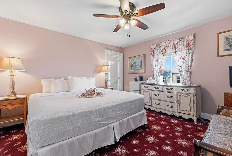 Bedroom 2, The Ocean Plaza Hotel, Monmouth