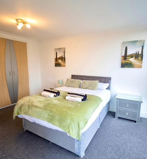 Room 5, Ocean Quay Luxury - Stylish 2 Bed - Has Parking, Southampton