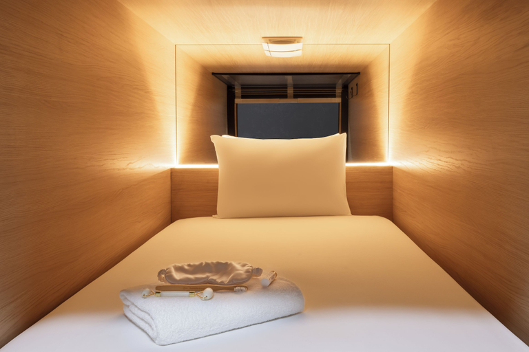 Bedroom 4, Zedwell Capsule Hotel, Piccadilly Circus, London