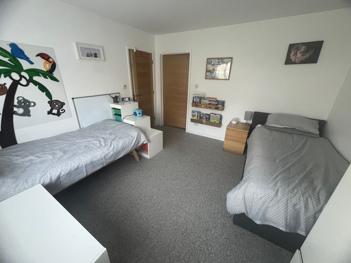 Room 3, Helston 5-bed House, Sleeps 12 With Garden, Cornwall