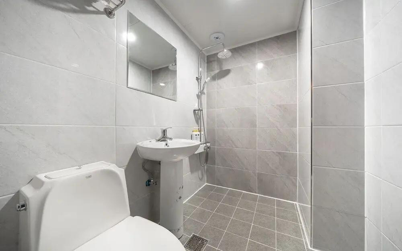 Bathroom 5, Incheon (Seoknam-dong) Awesome, Seo