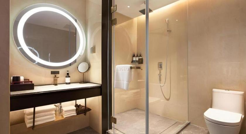 Bathroom 3, E-Cheng Hotel Shenyang North Railway Station, Shenyang