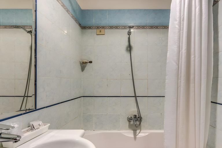 Bathroom 4, Baltik Guest House, Rome
