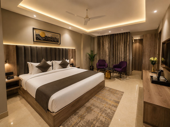Room 4, Crestmont Sunshine Hotel, Dehradun