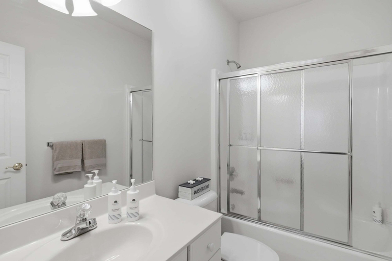 Bathroom 2, Main Channel Views, 3 Heated Pools & Gated Resort, Camden