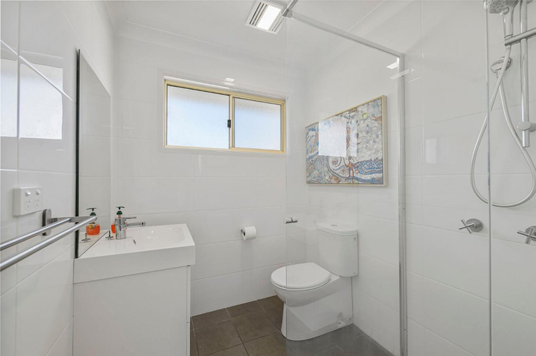 Bathroom 3, Bimbimbi 2, 11 Willow Street, Kempsey