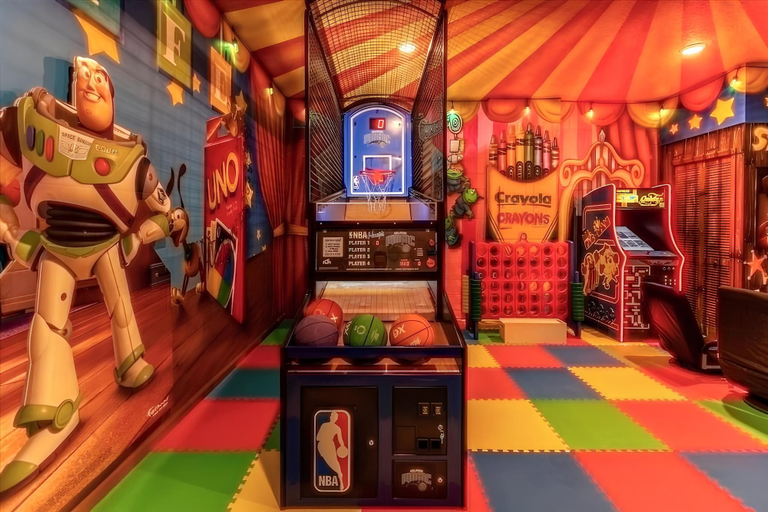 Primary image, Themed Villa, Loaded Games w Pool Near Parks!, Polk