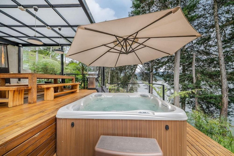 Exterior view 3, Amazing Private Jacuzzi Juanitolaguna Luxury House, Retiro