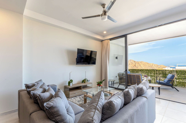 Living area 3, New 2 BR Condo With Private Terrace - BBQ, La Paz