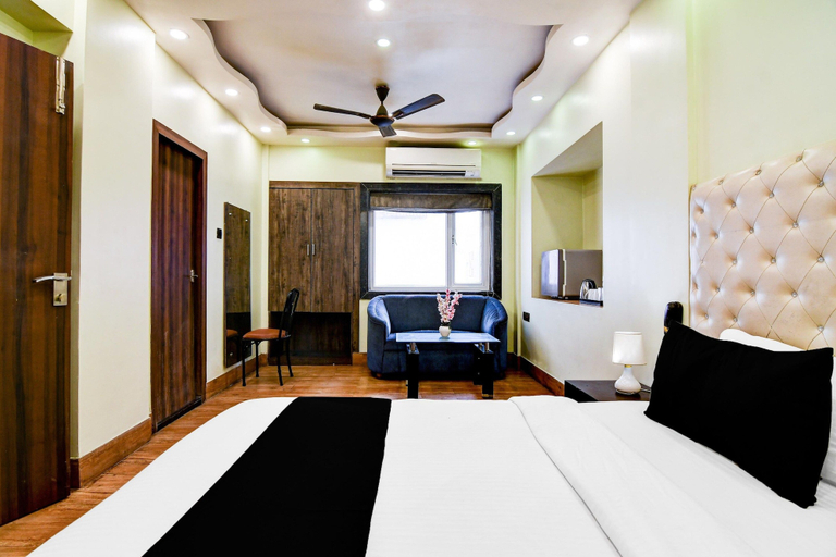 Room 3, Classic Aspiring Inn, South 24 Parganas