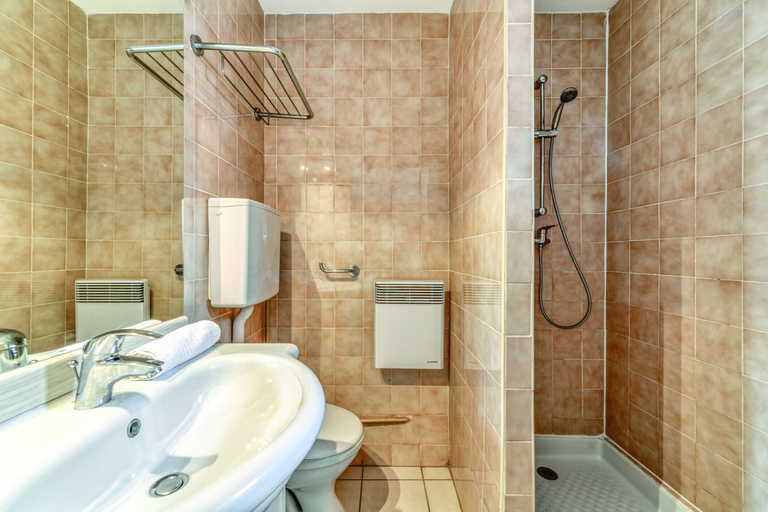 Bathroom 5, SOWELL HÔTELS Les Jardins du Cap, Hérault