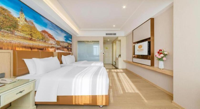 Bedroom 2, Vienna Hotel Guangdong Shantou South Bus Station, Shantou