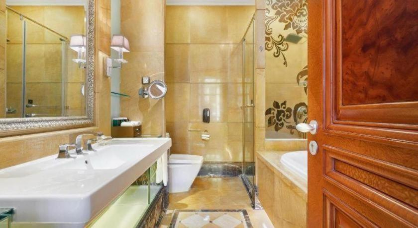 Bathroom 4, Chateau Star River Taiyuan, Taiyuan