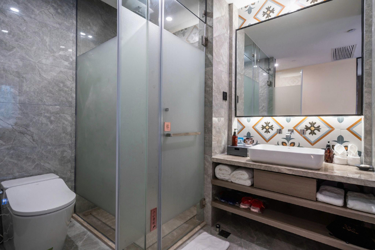Bathroom 3, Xiamen Seashine Lakeview Hotel, Xiamen