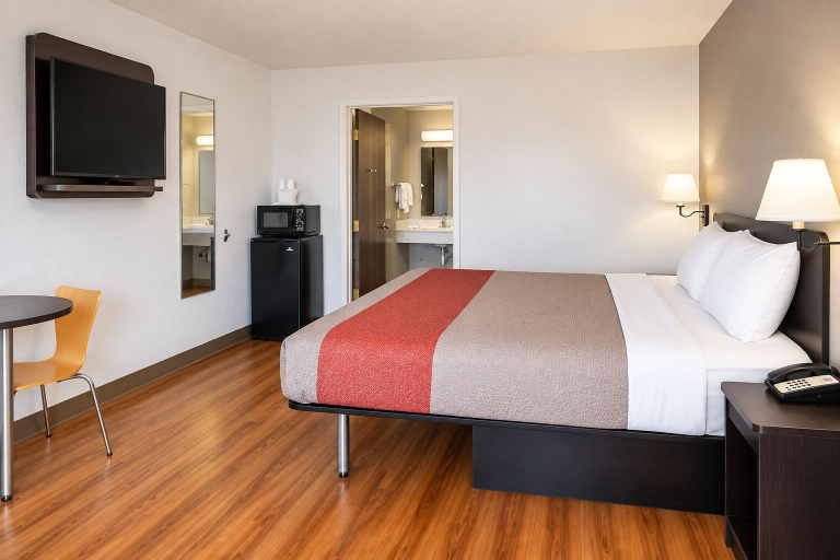Bedroom 3, Motel 6 Safford, AZ, Graham