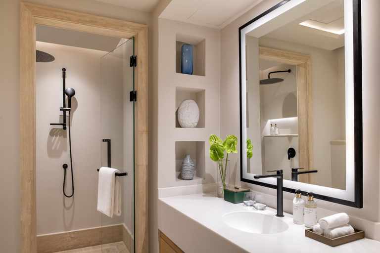 Bathroom 5, Katara Hills Doha, Lxr Hotels & Resorts, Doha