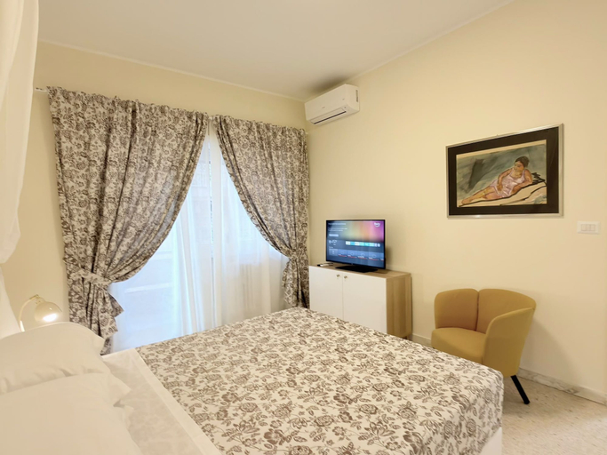 Room 5, Casa Nostra Vaticano, Rome