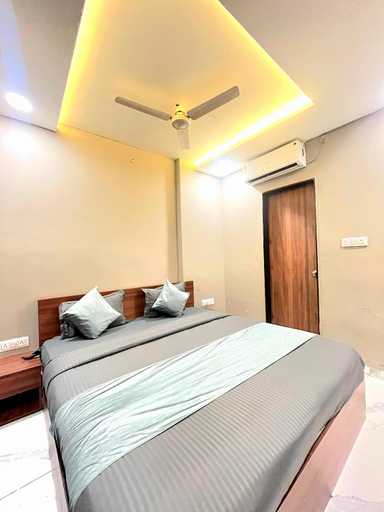 Bedroom, Hotel Golden Glory, Indore