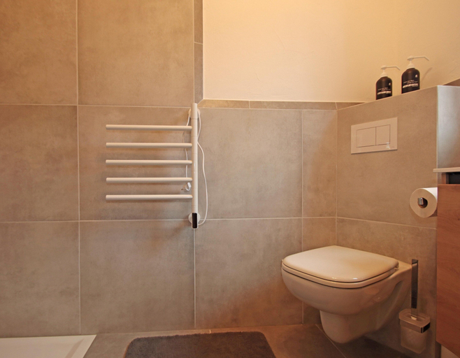 Bathroom 5, Ferienwohnung mit Eigenem Seezugang mit Steg, Nordwestmecklenburg