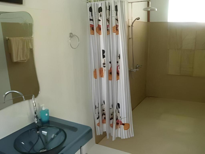 Bathroom 4, Jj Bungalow, Mueang Krabi