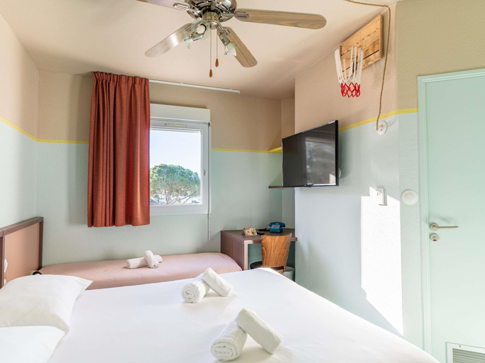 Bedroom 3, ibis Styles Pont du Gard Route d'Avignon, Gard