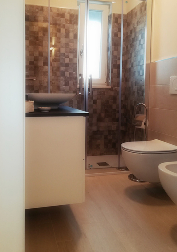 Bathroom 5, DUE RIONI, Bari