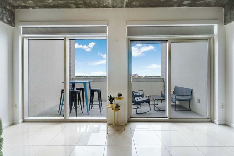Interior 2, Hang Ten 2 Story Townhome, Pool and Free Parking, Miami-Dade