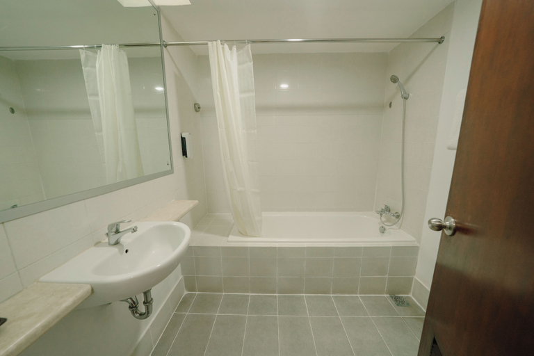 Bathroom 5, Hotel Grand Santhi, Denpasar