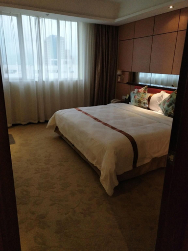 Bedroom 3, Longzhu Hotel, Zhaoqing