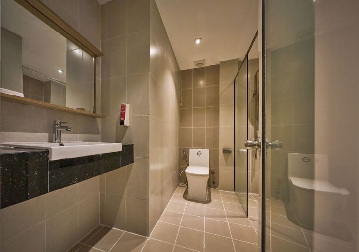 Bathroom 5, Maison Truong Thinh Hotel by Urban B, Ho Chi Minh City