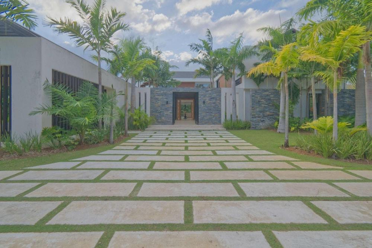 Exterior view 3, Modern Villa With Full Service Staff Close to Beach and Golf, Salvaleon de Higuey