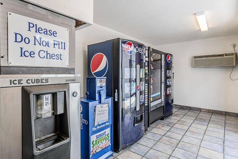 Food & Drinks 5, Motel 6 Modesto CA, Stanislaus