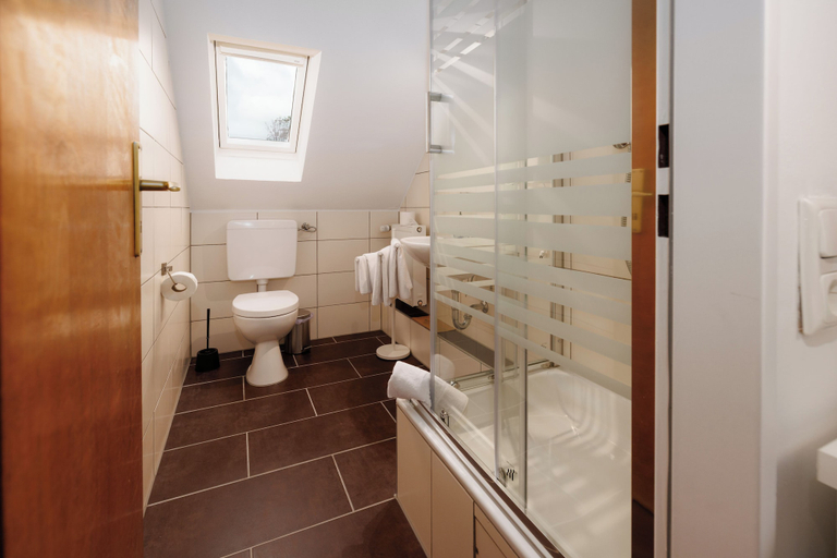 Bathroom 3, Hotel Haus Mariandl, Düsseldorf