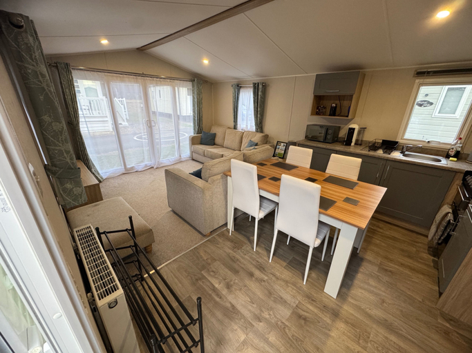 Interior 4, 2-bed - Sleeps 4 - Free Parking, Isle of Wight