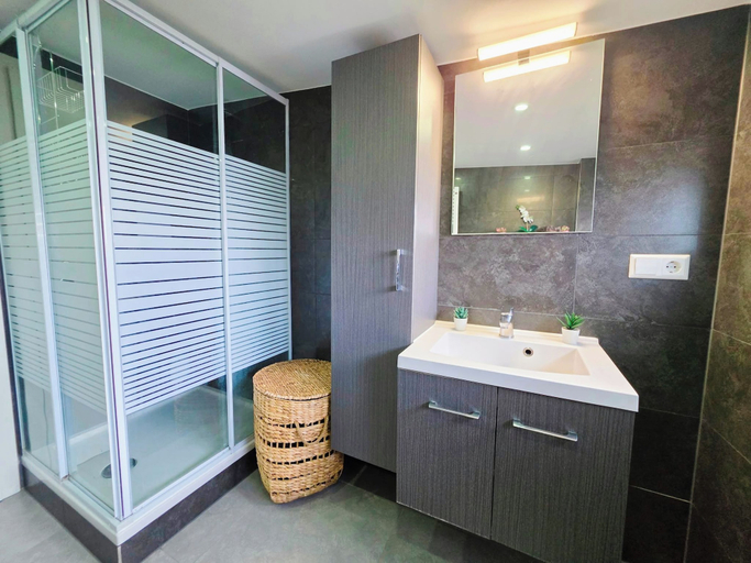Bathroom 5, Charming Stay w. terrace in Differdange, Esch-sur-Alzette