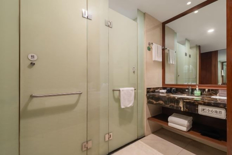 Bathroom 3, Oriental Hotel (Kaihua Linhu Road), Quzhou