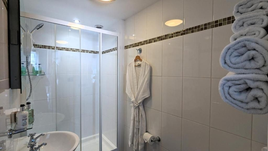 Bathroom 5, Villa Marina, Torbay