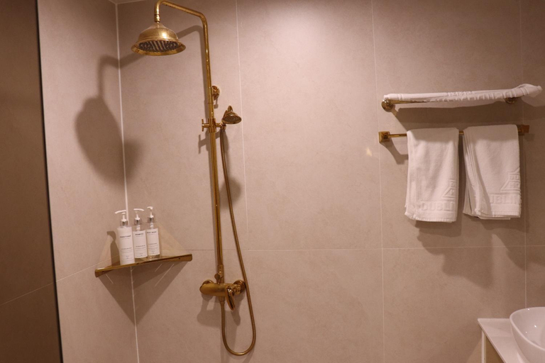 Bathroom 3, Busan Deokcheon Den Basta Hotel, Buk