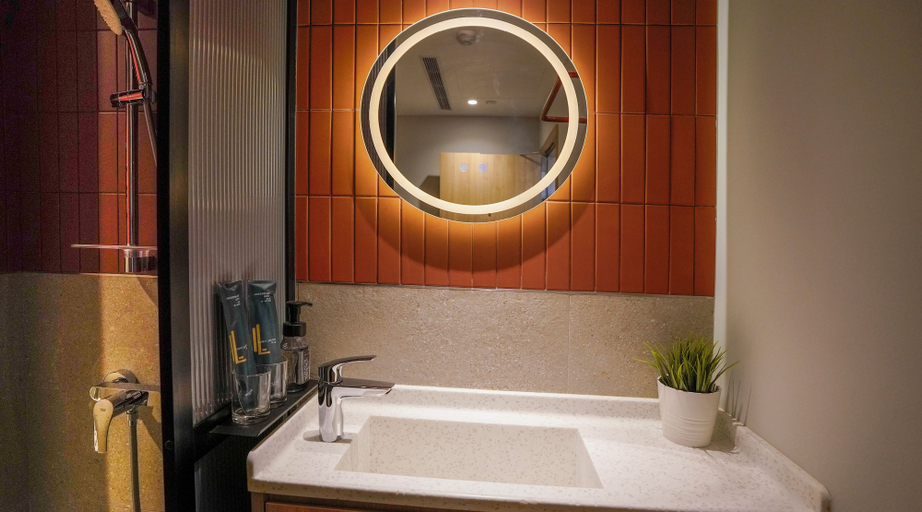 Bathroom 4, ST Signature Bugis Beach, Singapura