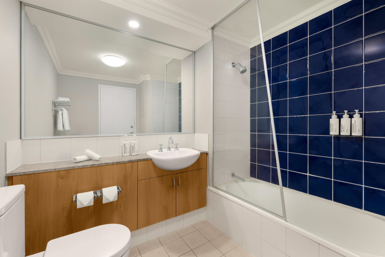 Bathroom 4, Oaks Perth Hotel, Perth