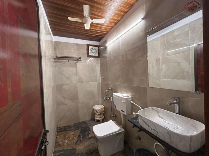 Bathroom 5, Camp Gondwana Pench, Seoni