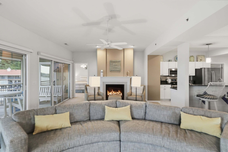 Living area 5, Main Channel Views, 3 Heated Pools & Gated Resort, Camden