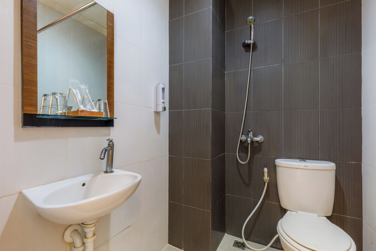 Bathroom 4, Alqueby Hotel Near Kiara Artha Park & Trans Studio Mall, Bandung