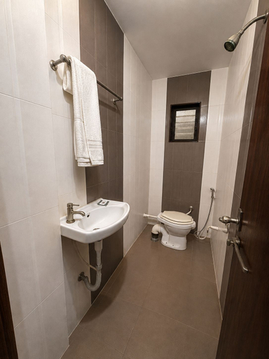 Bathroom, Sai G.R.K Hotel, Ahmadnagar
