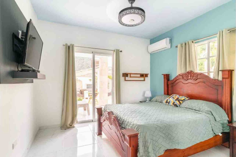 Room 2, Amazing 12br Villa With 4 Master Rooms, Sosua
