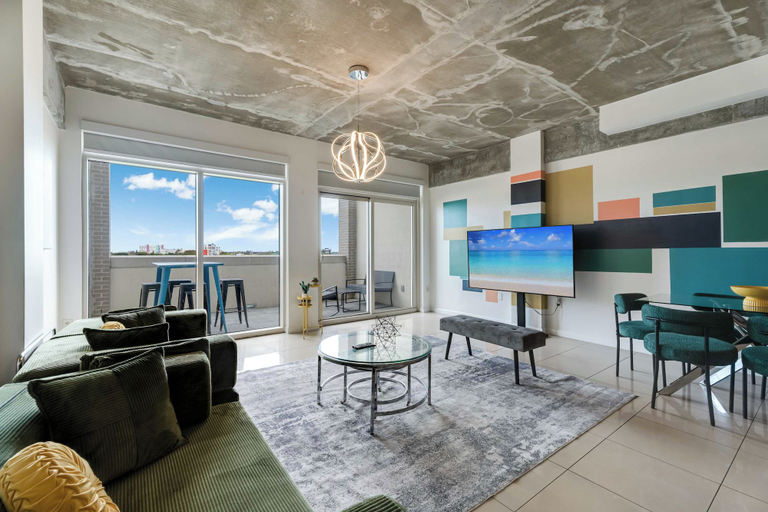 Interior 5, Hang Ten 2 Story Townhome, Pool and Free Parking, Miami-Dade