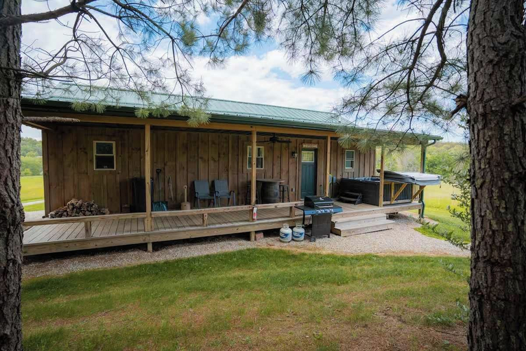 Exterior 5, Secluded Hocking Hills Villa With Pond and Hot Tub, Hocking