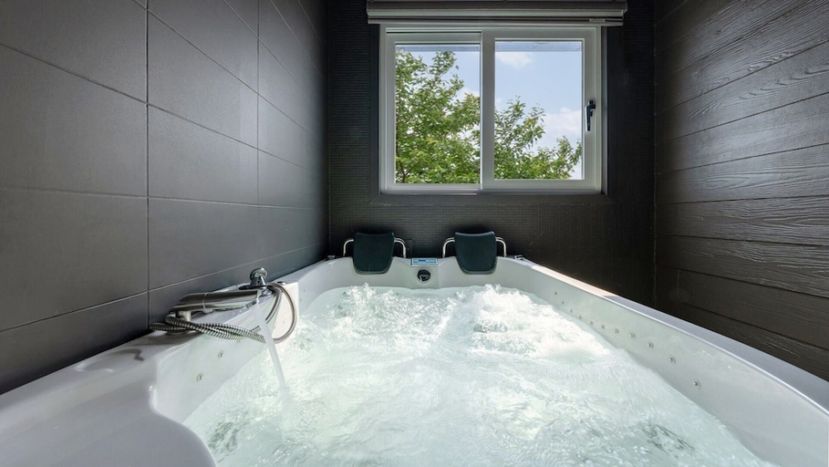Bathroom 3, Gyeongju The Stay Spa Pension, Gyeongju