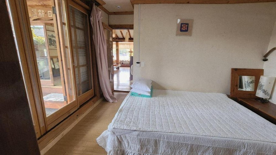 Bedroom 2, Jeonju Hanok Moryeon Dockchae Pension, Jeonju
